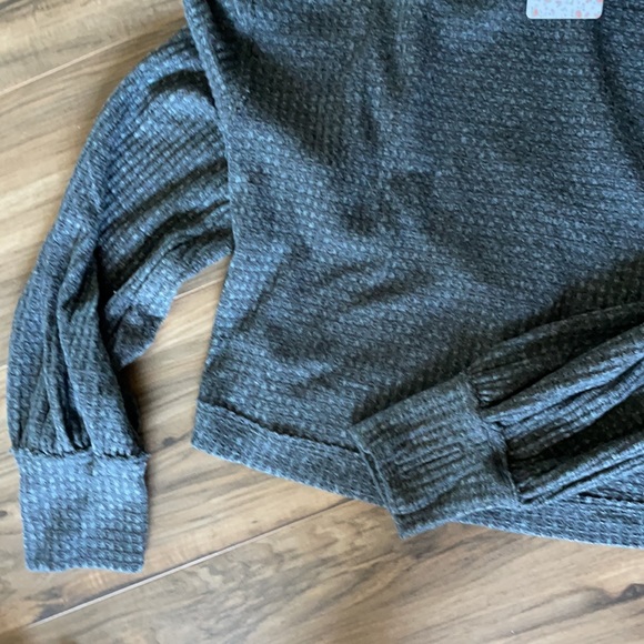 FREE PEOPLE CROPPED LONG SLEEVE - Picture 2 of 5